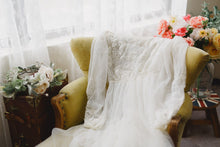 White beaded lace maternity dress sz small